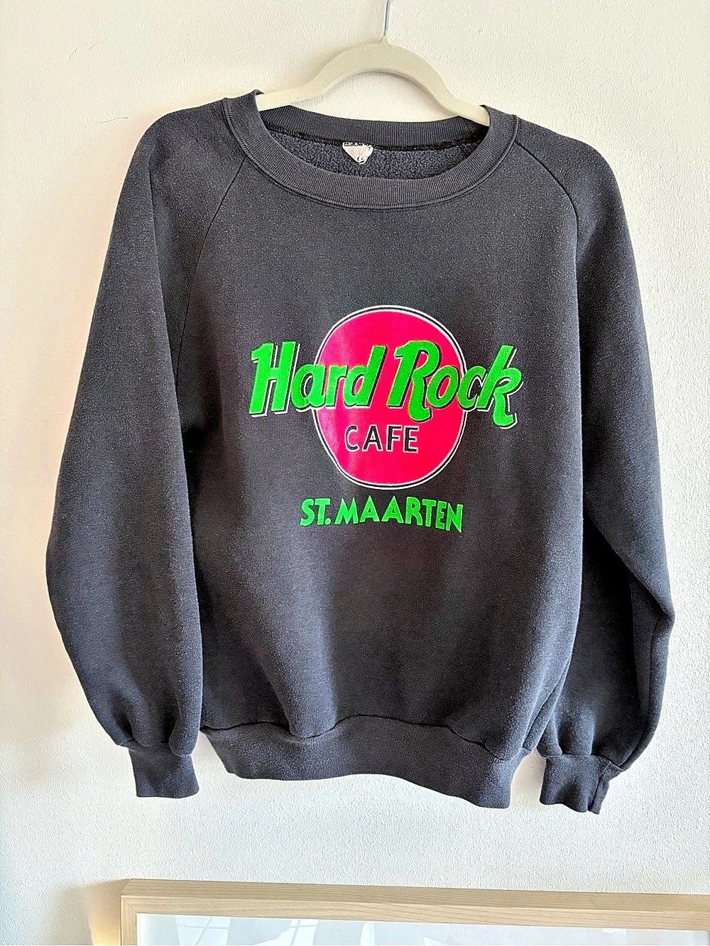 Vintage Hard Rock Cafe St. Maarten Graphic Sweatshirt in Black & Green